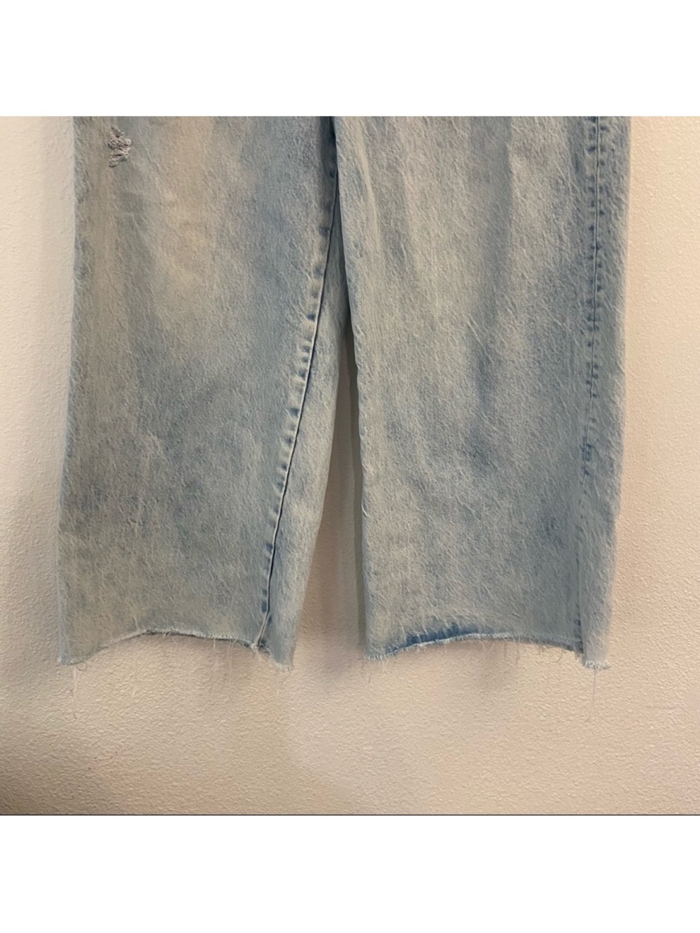 We The Free Kinsey Light Wash Distressed Wide Leg Cropped Jeans Size 28 acid - Picture 6 of 16